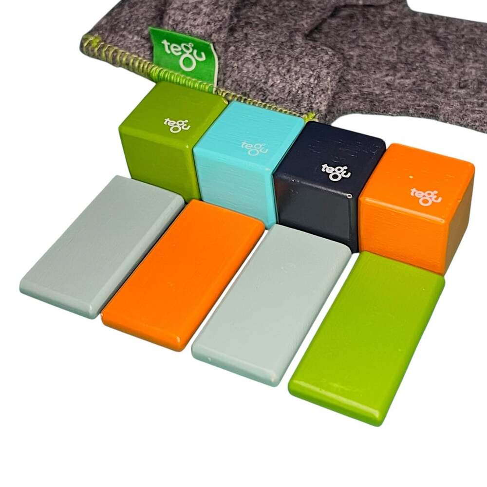 Tegu Pocket Pouch 8-Piece Magnetic Wood Blocks